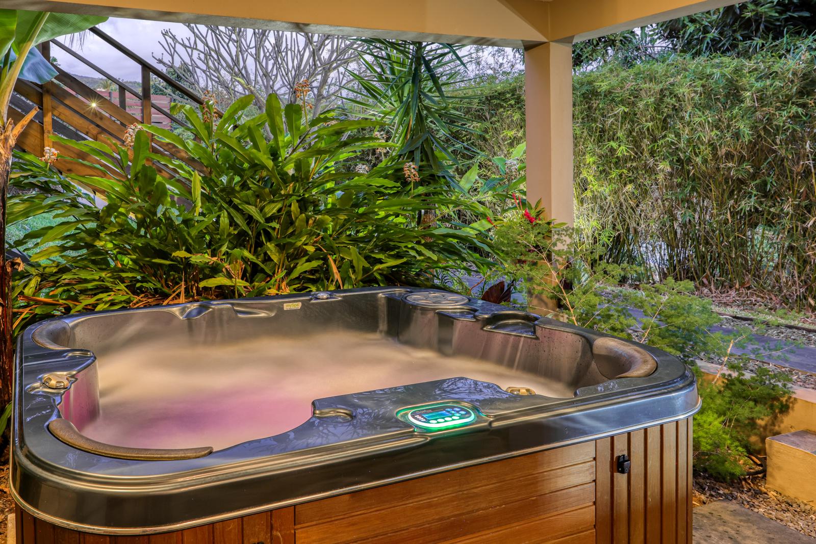 Jacuzzi de la Villa Roméo en soirée
